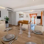Gabriel With Pool, Sauna, Jacuzzi Villa *