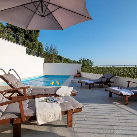 Gabriel With Pool, Sauna, Jacuzzi Makarska