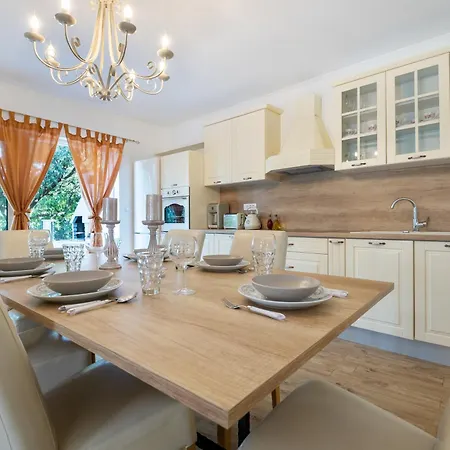Vila Gabriel With Pool, Sauna, Jacuzzi Makarska