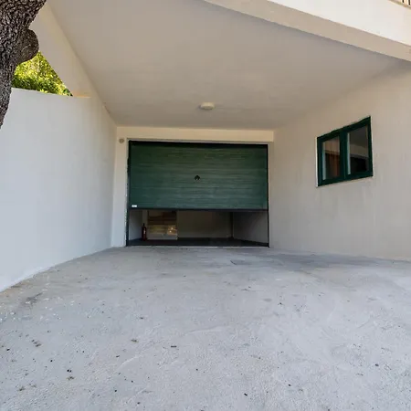 Gabriel With Pool, Sauna, Jacuzzi Vila