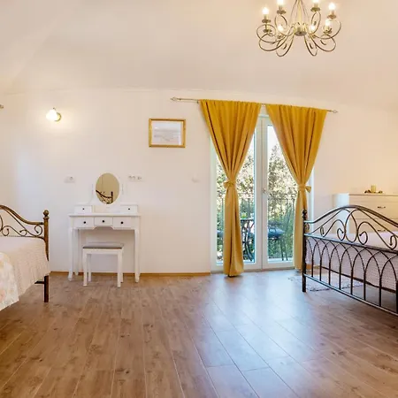 Gabriel With Pool, Sauna, Jacuzzi Vila Makarska