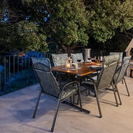 Gabriel With Pool, Sauna, Jacuzzi Vila Makarska