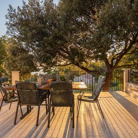 Villa Gabriel With Pool, Sauna, Jacuzzi *