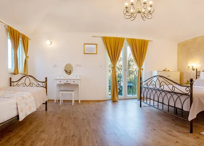 Gabriel With Pool, Sauna, Jacuzzi Villa Makarska