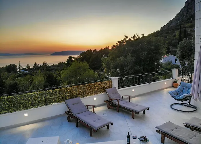 Gabriel With Pool, Sauna, Jacuzzi * Makarska